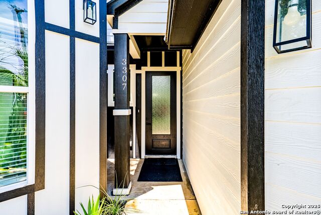 Listing photo id 2 for 3307 Salinas W