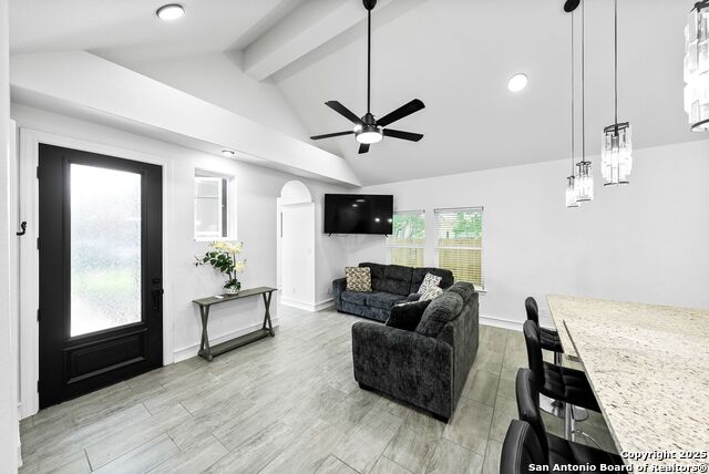 Listing photo id 4 for 3307 Salinas W