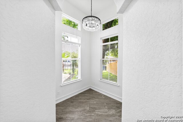 Listing photo id 6 for 3307 Salinas W