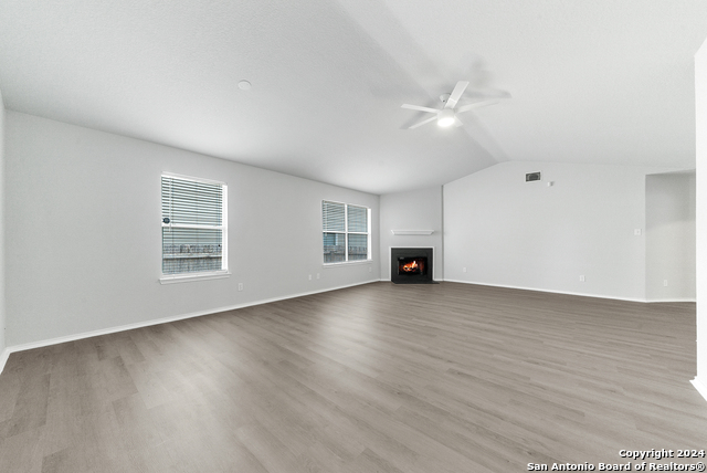 Image 9 of 28 For 4116 Whisper Pt