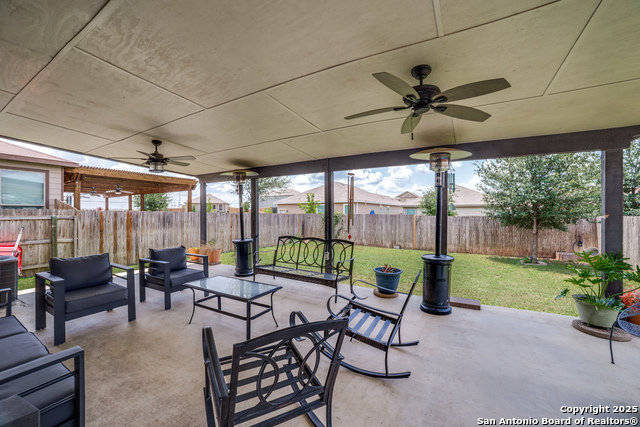 Listing photo id 14 for 3006 Mission Bell