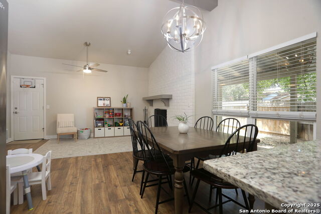 Listing photo id 8 for 6203 Callen Glen
