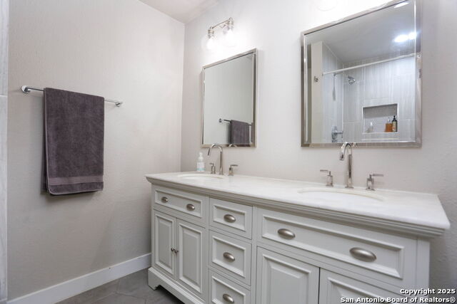 Listing photo id 13 for 6203 Callen Glen