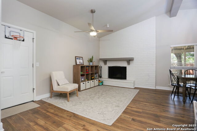 Listing photo id 2 for 6203 Callen Glen