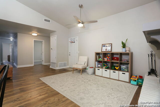 Listing photo id 3 for 6203 Callen Glen