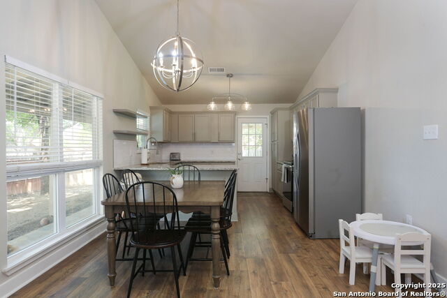 Listing photo id 5 for 6203 Callen Glen