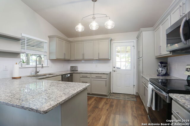 Listing photo id 6 for 6203 Callen Glen