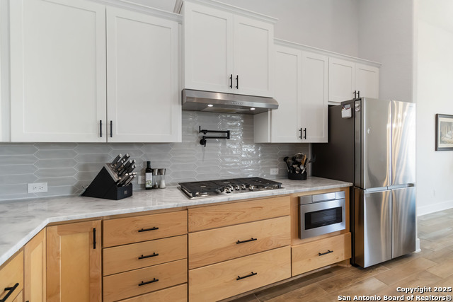 Listing photo id 9 for 1512 Aubrey Point