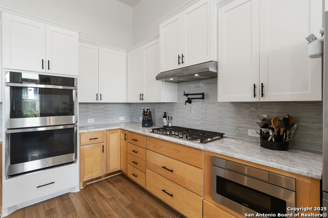 Listing photo id 10 for 1512 Aubrey Point