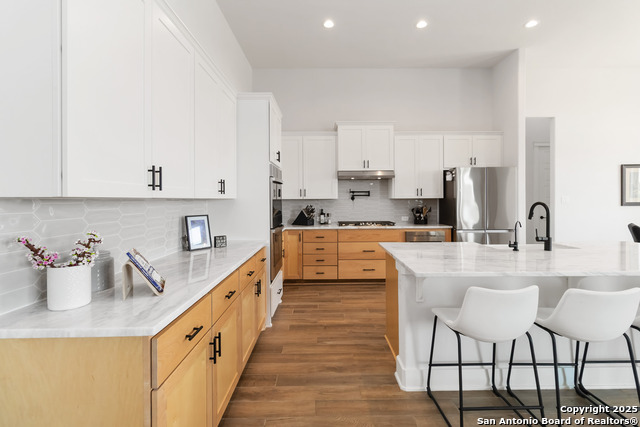 Listing photo id 11 for 1512 Aubrey Point