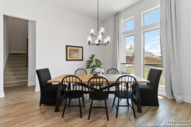 Listing photo id 12 for 1512 Aubrey Point