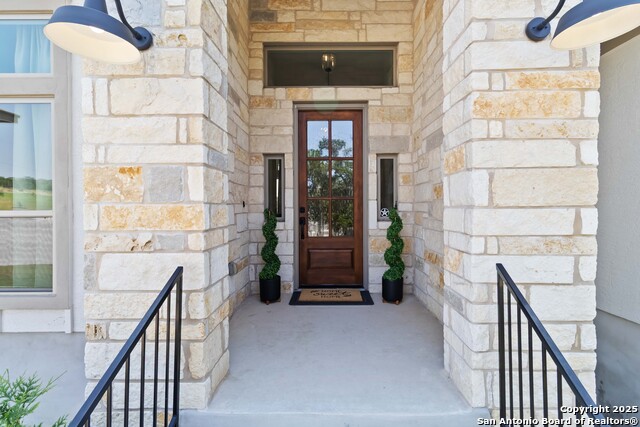 Listing photo id 1 for 1512 Aubrey Point