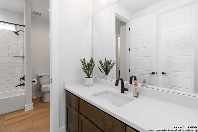 Listing photo id 29 for 1512 Aubrey Point