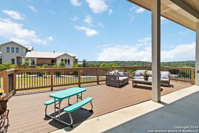 Listing photo id 32 for 1512 Aubrey Point
