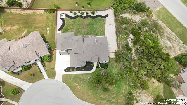Listing photo id 35 for 1512 Aubrey Point