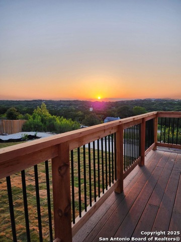 Listing photo id 38 for 1512 Aubrey Point