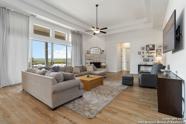 Listing photo id 5 for 1512 Aubrey Point