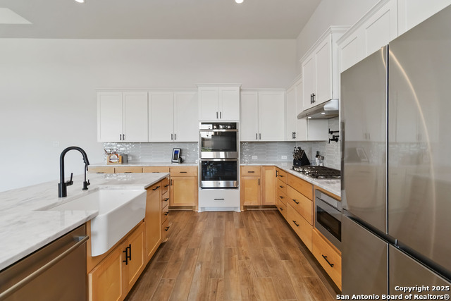 Listing photo id 7 for 1512 Aubrey Point