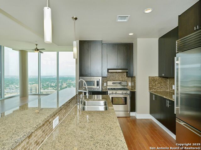 Image 7 of 23 For 610 Market Street E 3118