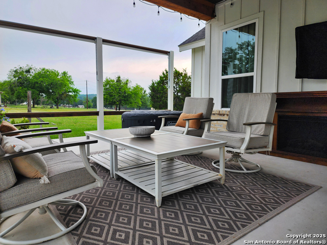 Listing photo id 30 for 620 Windway
