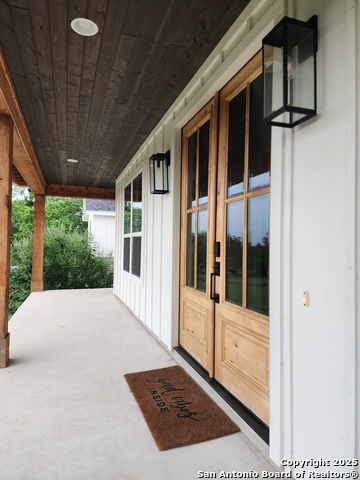 Listing photo id 2 for 620 Windway