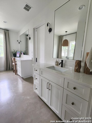 Listing photo id 40 for 620 Windway