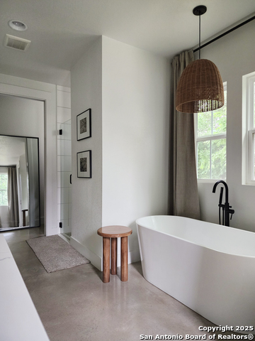 Listing photo id 43 for 620 Windway