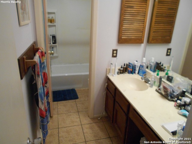 Image 10 of 13 For 8527 Selendine