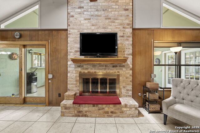 Listing photo id 11 for 9219 George Kyle St
