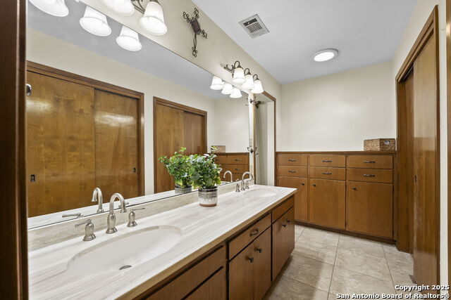 Listing photo id 25 for 9219 George Kyle St