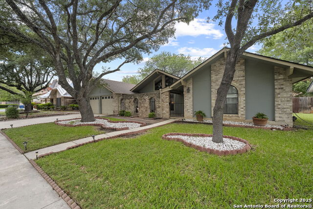Listing photo id 2 for 9219 George Kyle St