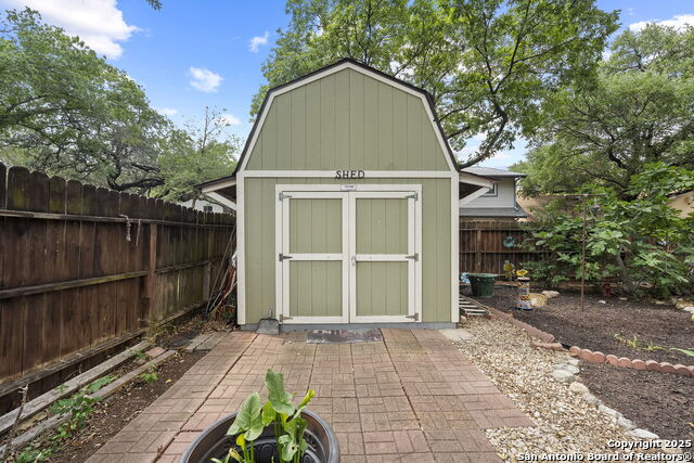 Listing photo id 41 for 9219 George Kyle St