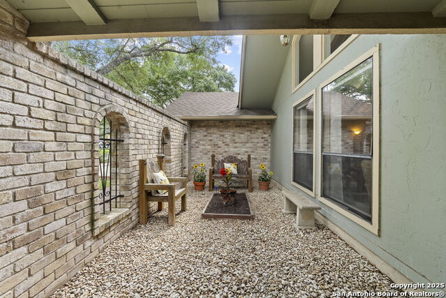 Listing photo id 4 for 9219 George Kyle St