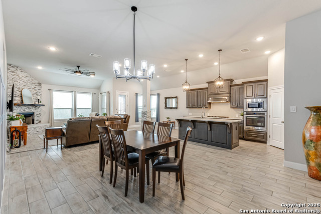 Listing photo id 8 for 9011 Quail Gate