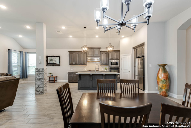 Listing photo id 10 for 9011 Quail Gate