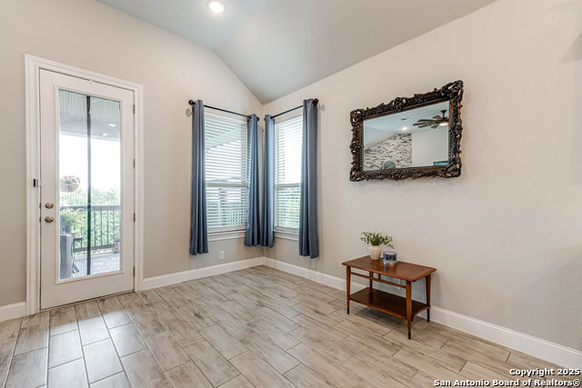 Listing photo id 15 for 9011 Quail Gate