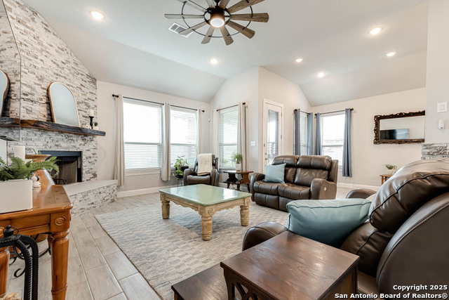 Listing photo id 18 for 9011 Quail Gate