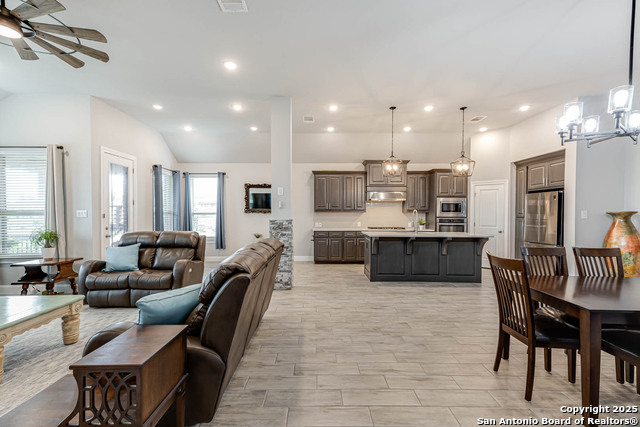 Listing photo id 20 for 9011 Quail Gate