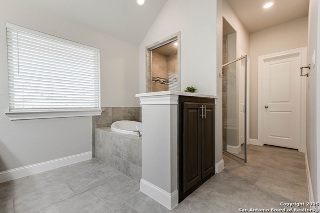 Listing photo id 23 for 9011 Quail Gate