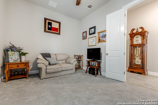 Listing photo id 28 for 9011 Quail Gate