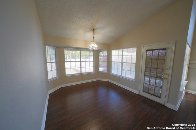 Image 13 of 39 For 713 Meadow Top