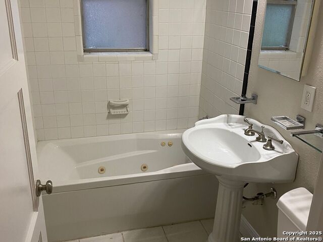 Image 7 of 10 For 209 Wellesley Blvd