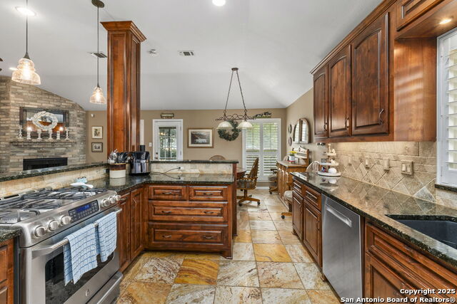 Listing photo id 8 for 8826 Lost Bnd