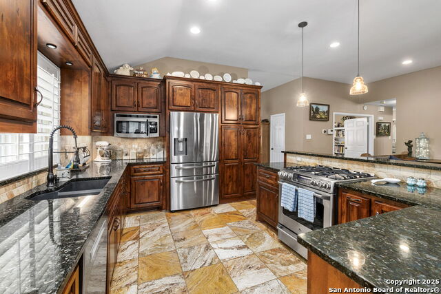 Listing photo id 9 for 8826 Lost Bnd