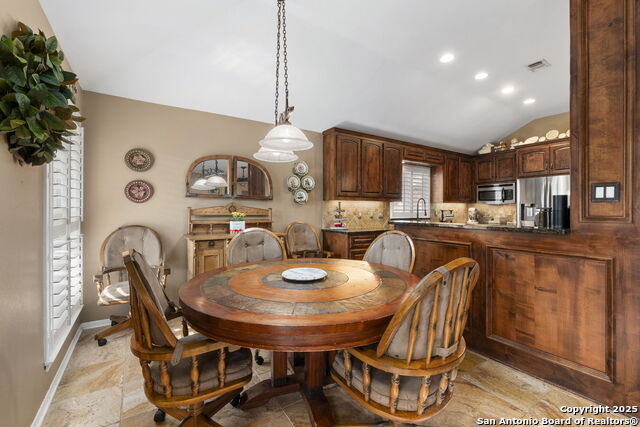Listing photo id 12 for 8826 Lost Bnd