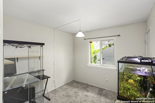 Listing photo id 8 for 3342 Stoney Square