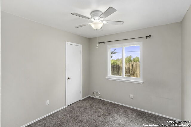 Listing photo id 9 for 3342 Stoney Square