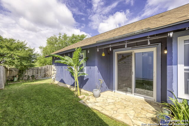 Listing photo id 13 for 3342 Stoney Square