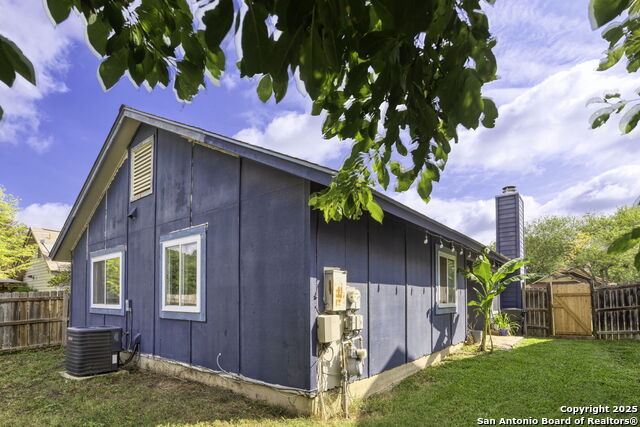 Listing photo id 15 for 3342 Stoney Square