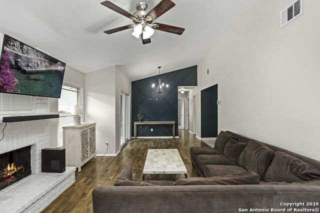 Listing photo id 1 for 3342 Stoney Square